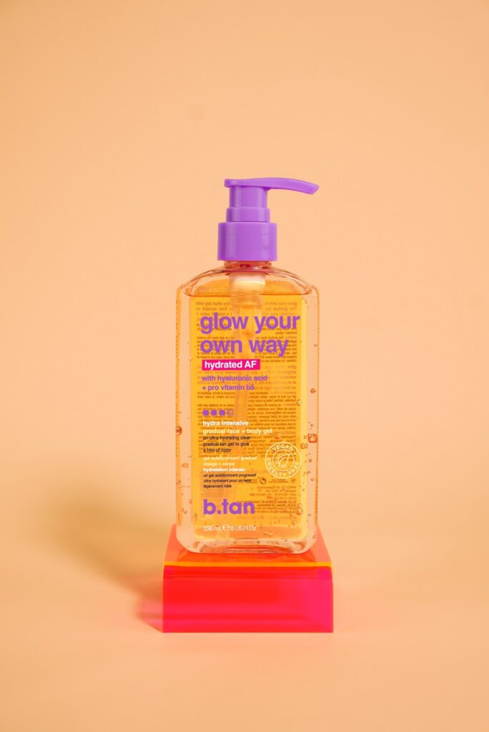 B.Tan -Glow your own way hydrated AF 236ml, Διαφανές Self tan gel προσώπου και σώματος